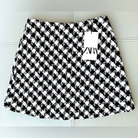 ZARA 
Black + White Plaid Check High-Waist 
Schoolgirl
Mini Skirt 
NWT - Picture 1 of 7